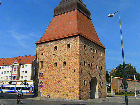 Auf diesem Bild sieht man das Steintor in Rostock.