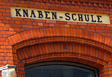 Auf diesem Bild sieht man die alte Rostocker Knabenschule.