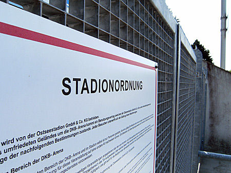 Auf diesem Bild sieht man die Stadionordnung der DKB-Arena.