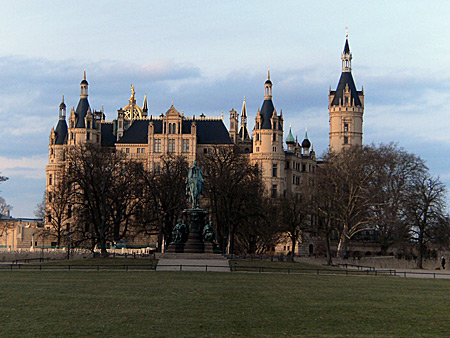 Auf diesem Bild sieht man das Schloss von Schwerin.